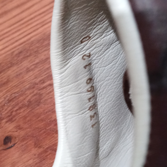 Gucci embossed logo & suede shoes - Picture 9 of 10